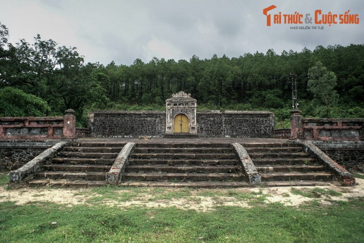 Giai ma giai thoai la ky ve lang mo phu than vua Gia Long-Hinh-2