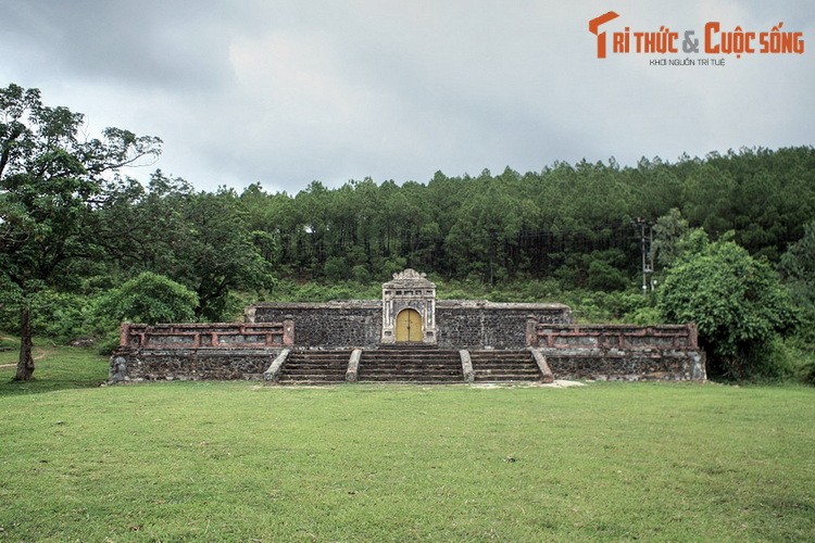 Giai ma giai thoai la ky ve lang mo phu than vua Gia Long