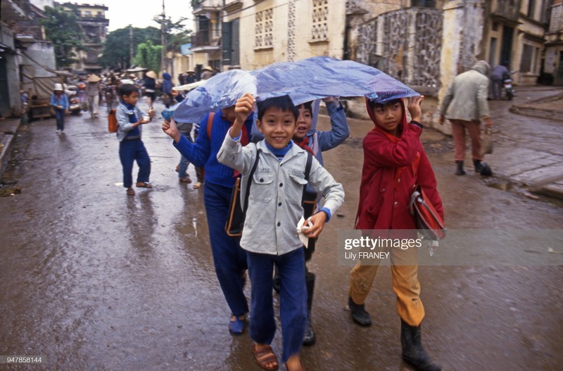 Loat anh ly thu ve hoc sinh tieu hoc Ha Noi nam 1987-Hinh-5