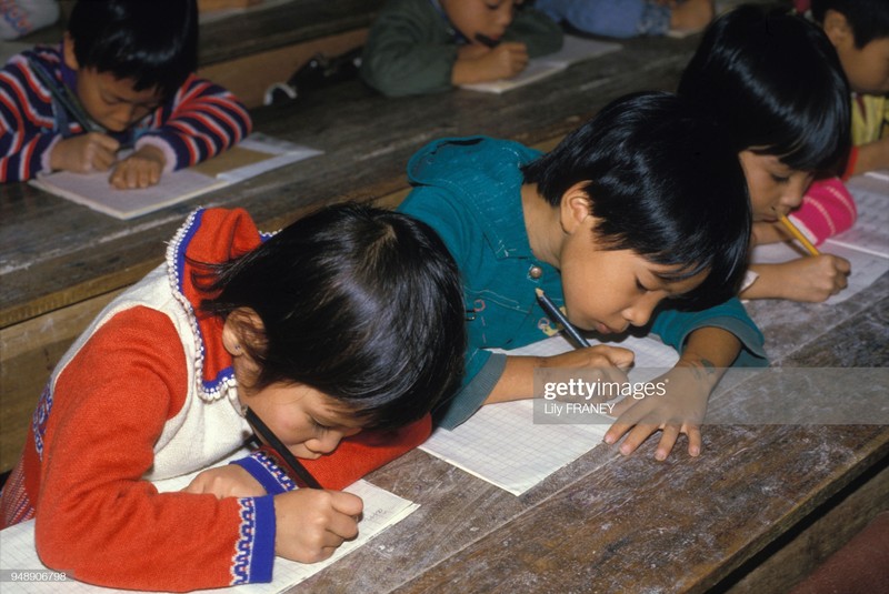 Loat anh ly thu ve hoc sinh tieu hoc Ha Noi nam 1987-Hinh-7