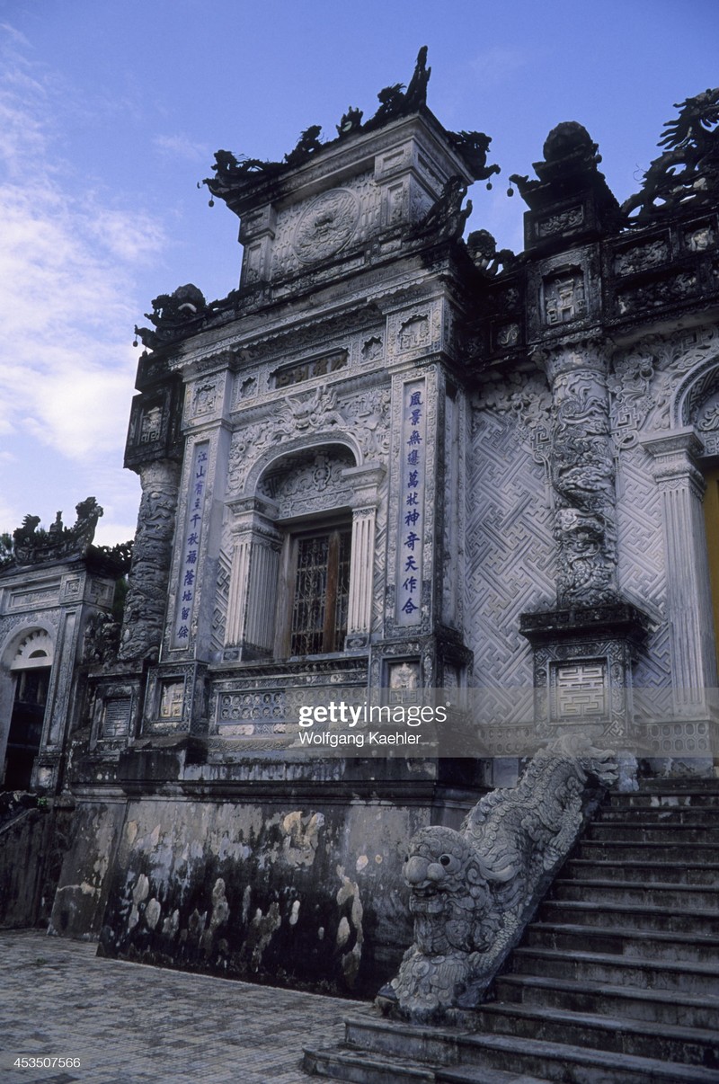 Loat anh moc ve cac lang mo noi tieng o Hue nam 1992-Hinh-11