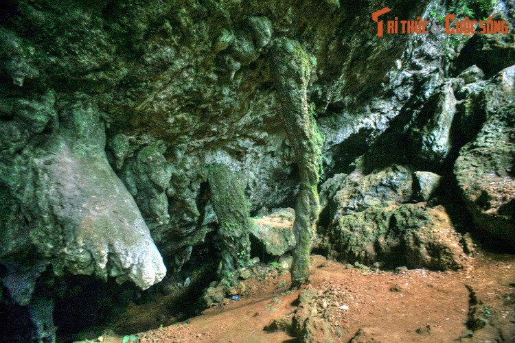 Cau chuyen tinh buon tham trong hang dong noi tieng vung Tay Bac-Hinh-12