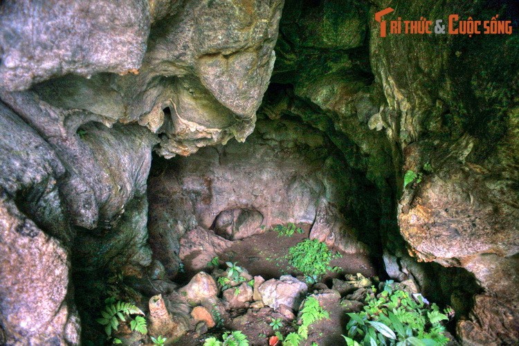 Cau chuyen tinh buon tham trong hang dong noi tieng vung Tay Bac-Hinh-7