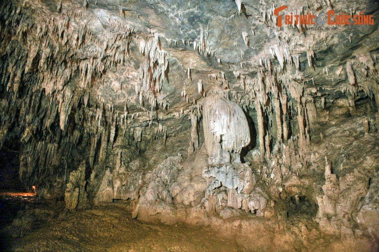 Cau chuyen tinh buon tham trong hang dong noi tieng vung Tay Bac-Hinh-8