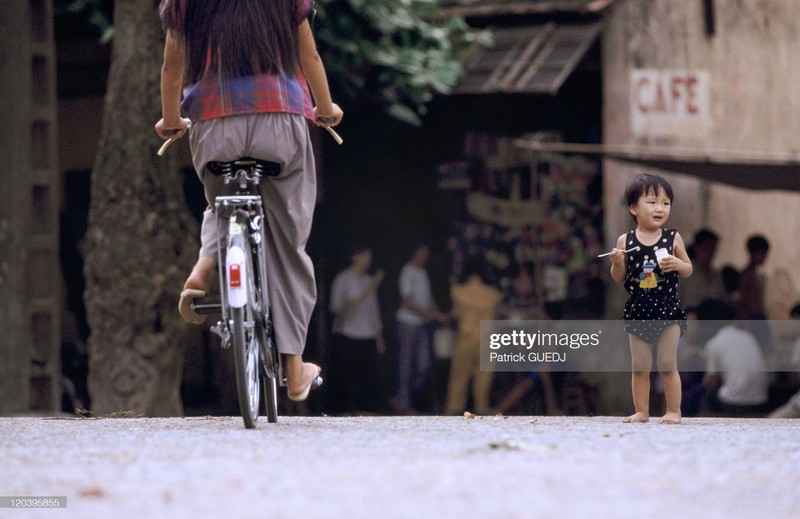 Tre em Viet Nam cuoi thap nien 1990 qua anh cua Patrick Guedj-Hinh-3