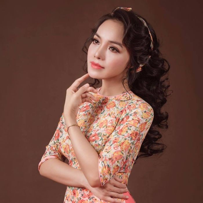 Nhung co giao xinh dep, nong bong cua showbiz Viet