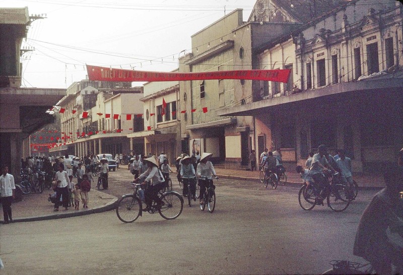 Anh hiem ve rap phim noi tieng nhat Ha Noi xua-Hinh-10