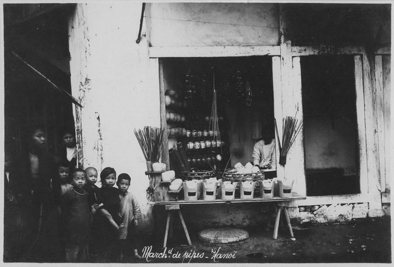 Anh la ve cac cua hang o Ha Noi nam 1950 (1)-Hinh-2