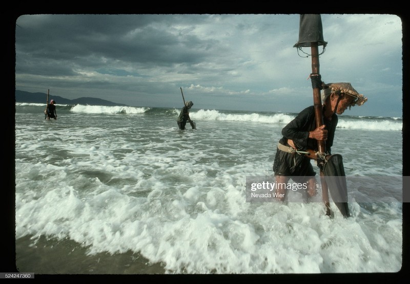 Mua xuan Viet Nam thap nien 1990 qua ong kinh Nevada Wier (2)-Hinh-5