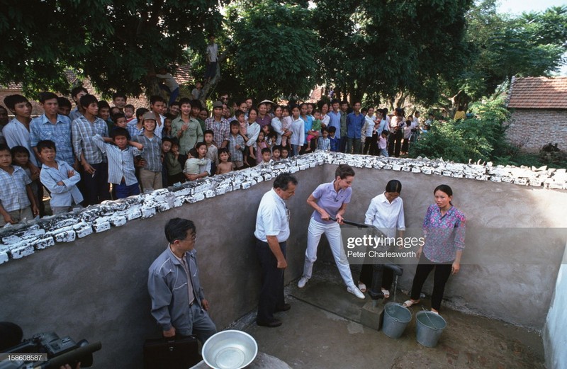 Anh sieu hiem: Nu minh tinh Audrey Hepburn o Viet Nam nam 1990-Hinh-7