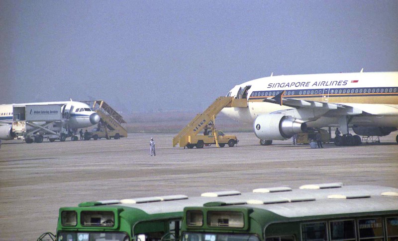 Anh dac biet hiem ve san bay Noi Bai nhung nam 1990-Hinh-8