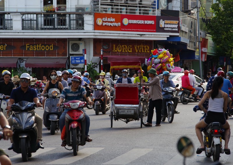 Thoi hoang kim cua xich lo Ha Noi qua ong kinh nguoi Nhat-Hinh-10