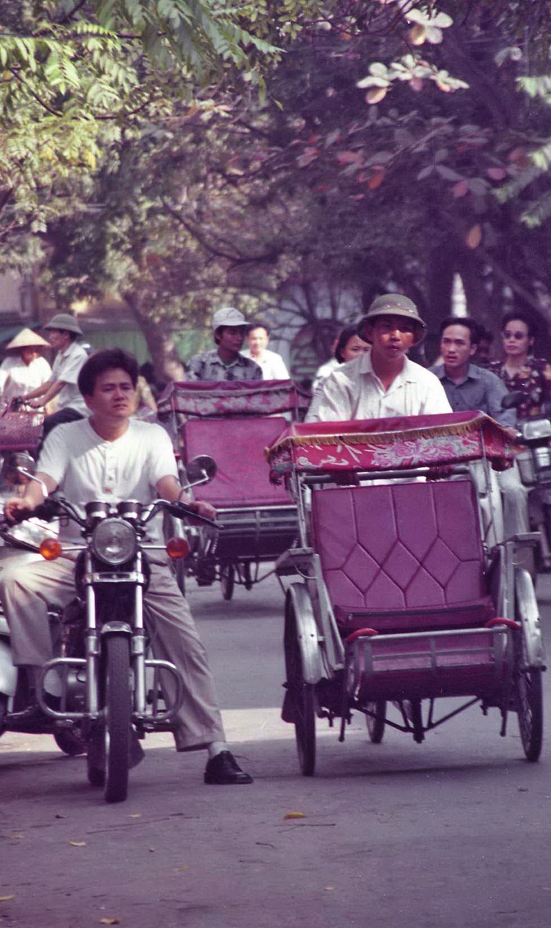 Thoi hoang kim cua xich lo Ha Noi qua ong kinh nguoi Nhat-Hinh-5