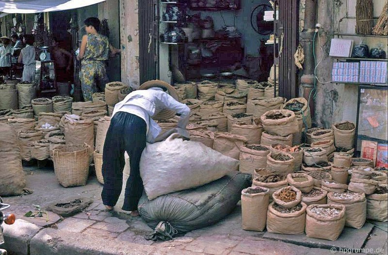 Loat anh cuc sinh dong ve cac cua hang o Ha Noi nam 1991-Hinh-9