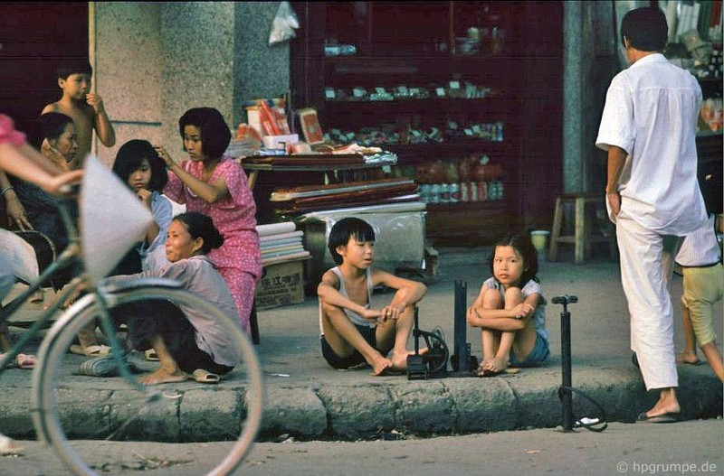 Soi nhung nghe la tren duong pho Ha Noi dau thap nien 1990-Hinh-10