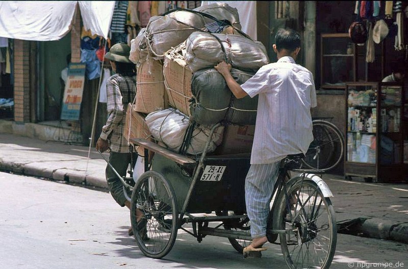 Soi nhung nghe la tren duong pho Ha Noi dau thap nien 1990-Hinh-13