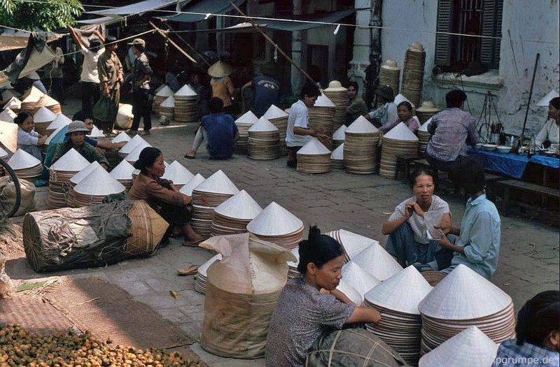 Soi nhung nghe la tren duong pho Ha Noi dau thap nien 1990-Hinh-3