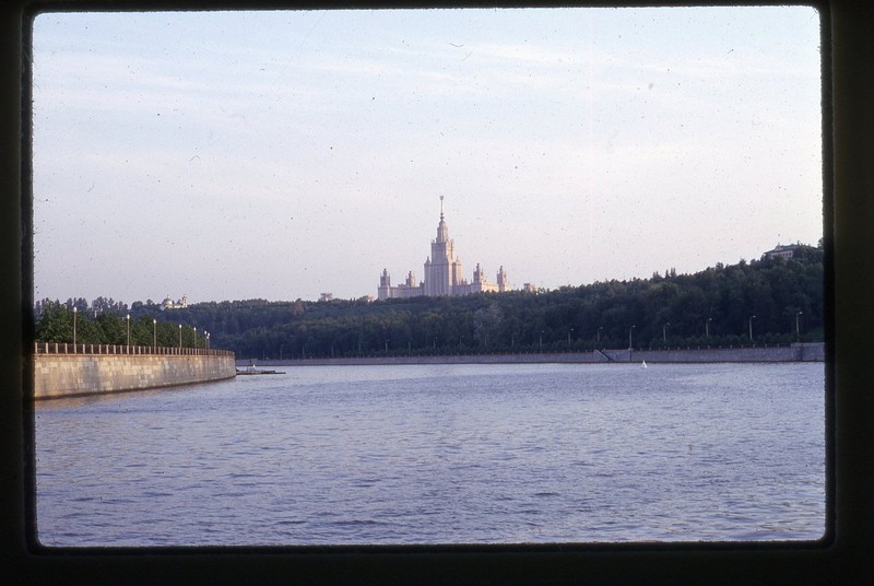 Da doi voi chuyen du ngoan tren song o Moscow nam 1969-Hinh-10