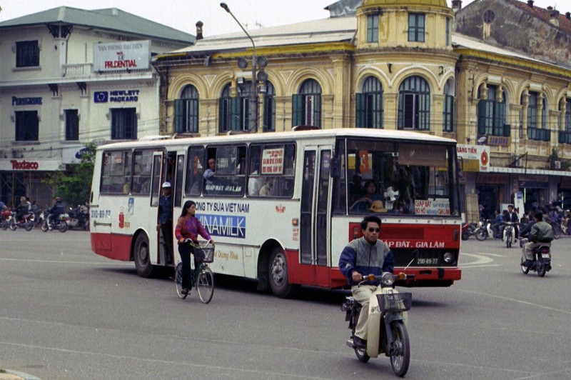 Hinh cuc doc ve xe buyt o Ha Noi nam 1996 (1)-Hinh-5