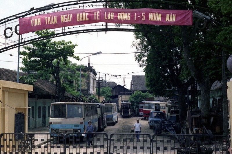 Anh sieu hiem ve tau dien banh hoi o Ha Noi nam 1990-Hinh-7