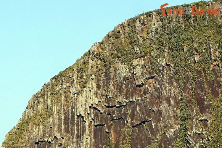 Soi “Ganh Da Dia” thu hai, noi len giua bien o Phu Yen-Hinh-4