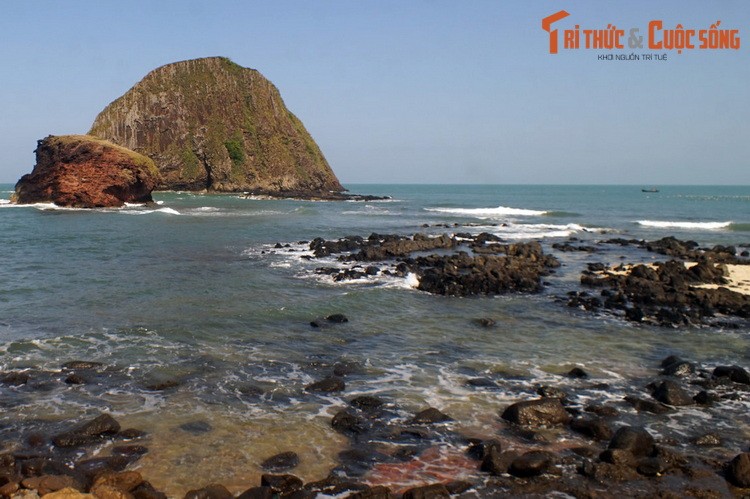 Soi “Ganh Da Dia” thu hai, noi len giua bien o Phu Yen