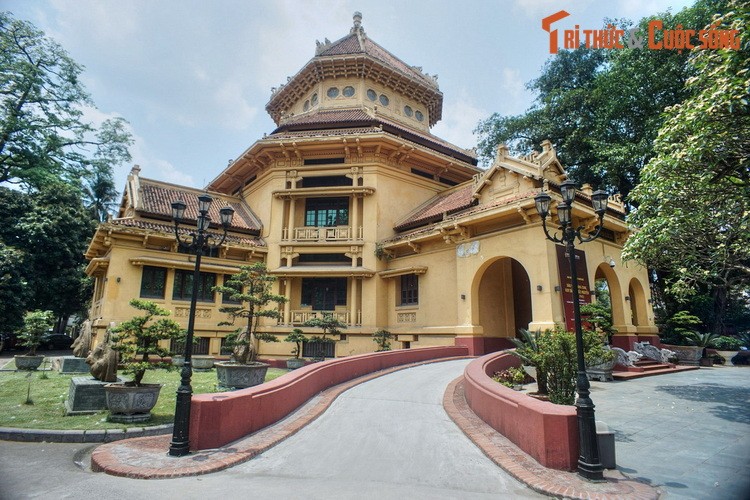 Diem danh nhung toa nha bao tang tram tuoi o Ha Noi