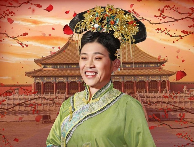 Hoai Linh tai xuat vao vai gia gai, khan gia chang man ma-Hinh-2