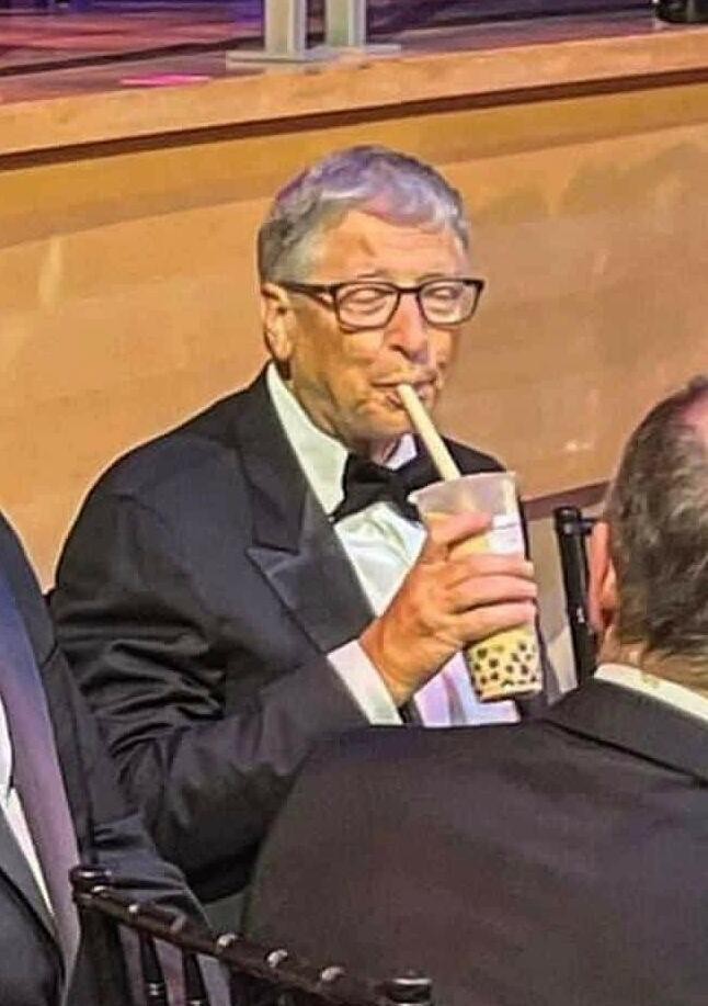 Bill Gates say sua uong tra sua tran chau tai su kien