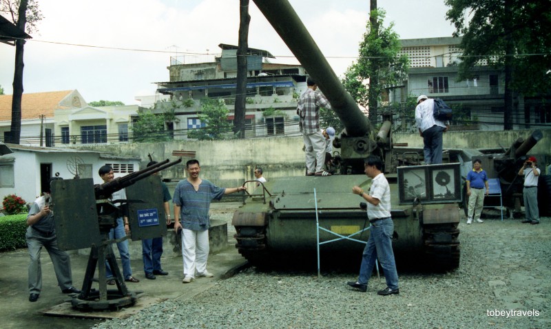 TP. HCM nam 1996 cuc song dong qua goc nhin khach Tay-Hinh-6