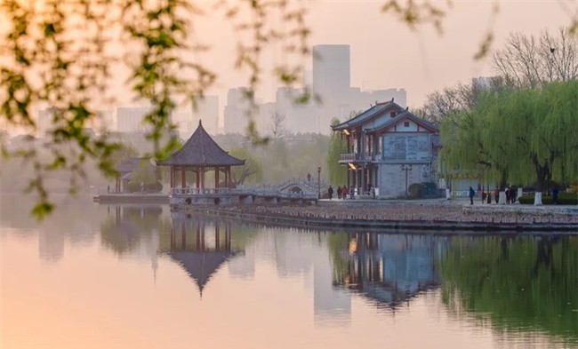 Bi an ho nuoc o TQ: Ran khong xuat hien, ech nhai khong keu