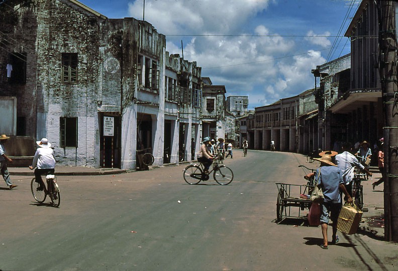 Loat anh bat ngo ve thanh pho Tham Quyen nam 1980-Hinh-3