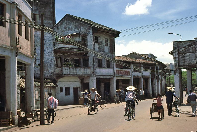 Loat anh bat ngo ve thanh pho Tham Quyen nam 1980-Hinh-4