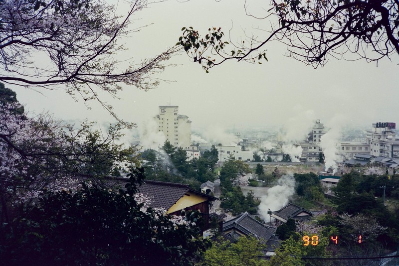 Anh dep me man ve dao Kyushu, Nhat Ban nam 1990