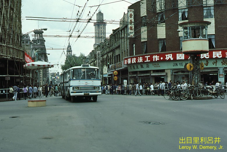 Bat ngo voi dien mao thanh pho Thuong Hai nam 1983-Hinh-9