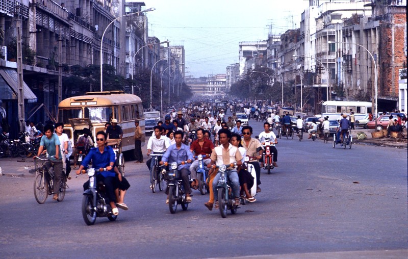 Anh de doi ve dat nuoc Campuchia nam 1990-Hinh-2