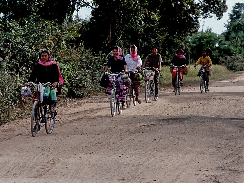 Kham pha vung dat Siem Reap co xua o Campuchia nam 1992-Hinh-2
