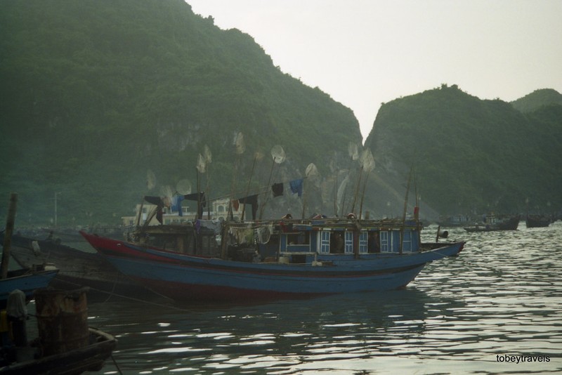 Lang ngam ve dep moc cua Ha Long - Cat Ba thap nien 1990-Hinh-5