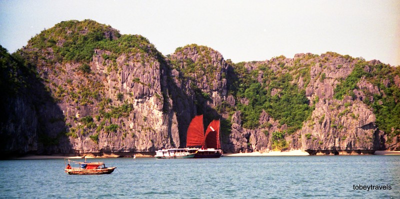 Lang ngam ve dep moc cua Ha Long - Cat Ba thap nien 1990