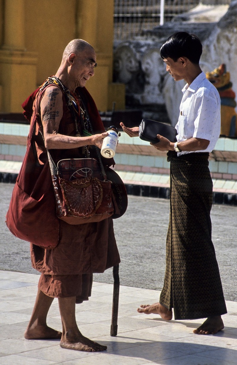 Anh chan dung tuyet dep cua nguoi Myanmar 30 nam truoc-Hinh-4