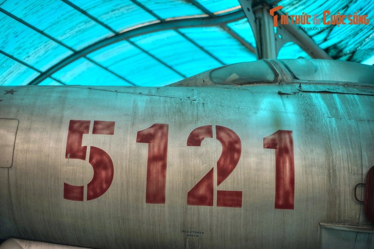 Chien cong phi thuong cua chiec may bay MiG-21 so hieu 5121-Hinh-3