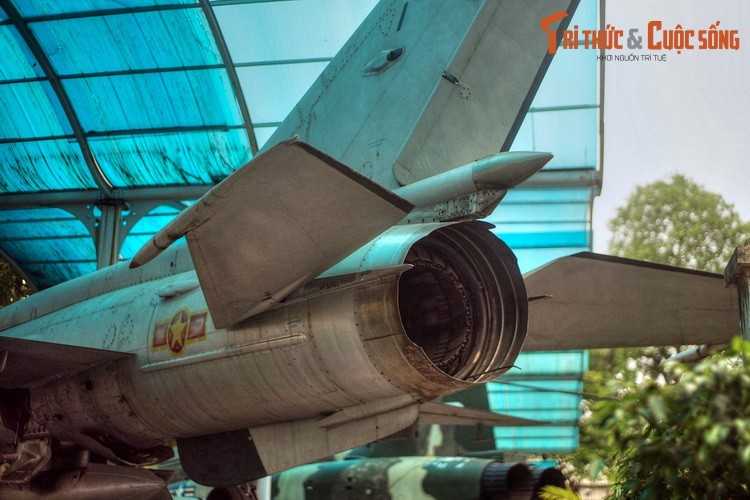 Chien cong phi thuong cua chiec may bay MiG-21 so hieu 5121-Hinh-9