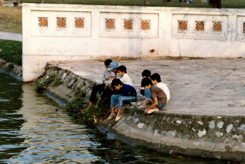 Lang ngam ve dep moc cua ho Hoan Kiem nam 1990 (1)-Hinh-7