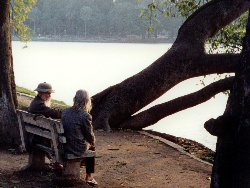 Lang ngam ve dep moc cua ho Hoan Kiem nam 1990 (2)-Hinh-10