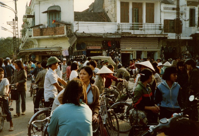 Loat anh hiem va doc ve giao thong o Ha Noi nam 1990 (1)-Hinh-7