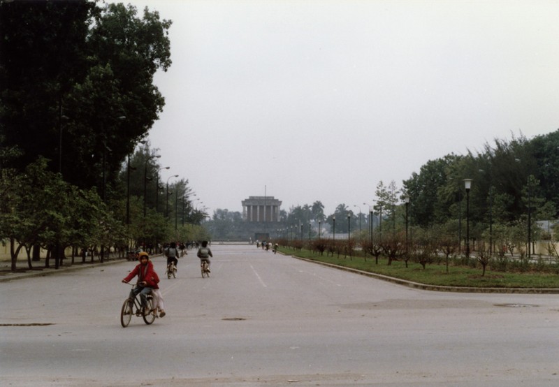 Loat anh hiem va doc ve giao thong o Ha Noi nam 1990 (2)-Hinh-2