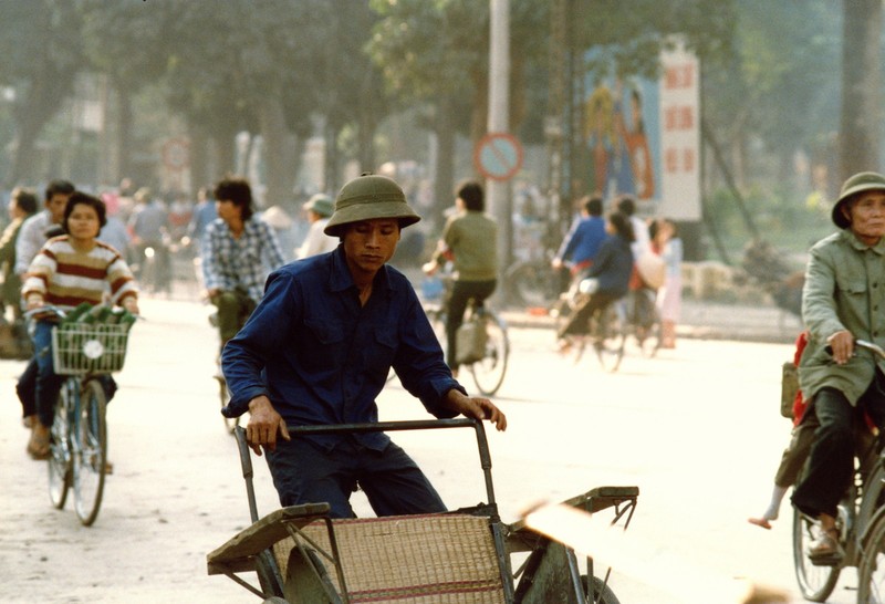 Loat anh hiem va doc ve giao thong o Ha Noi nam 1990 (2)-Hinh-6