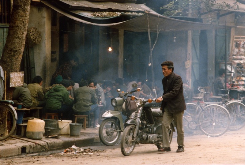 Loat anh hiem va doc ve giao thong o Ha Noi nam 1990 (2)