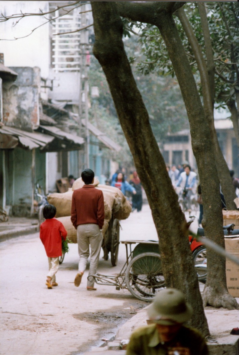 Loat anh “mot thoi de nho” ve tre em Ha Noi hau bao cap-Hinh-4