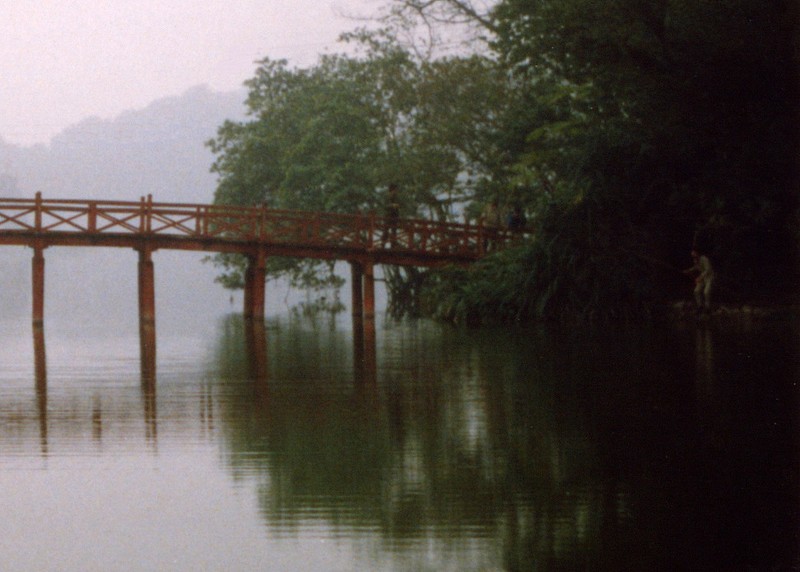 Anh doc: Ve moc mac cua den Ngoc Son o Ha Noi nam 1990-Hinh-3